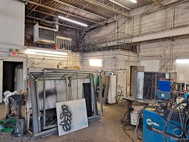 13118 E 9 Mile Road, Warren, MI 48089