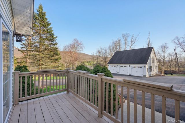 17 Pine Hill Road, Highland Mills, NY 10930