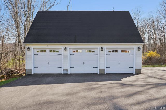 17 Pine Hill Road, Highland Mills, NY 10930