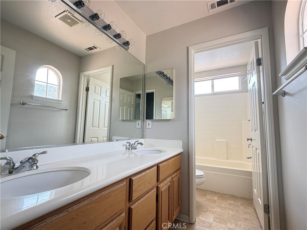 Image 15 of property listing at 38218 Clera Creek St., Murrieta, CA 92562