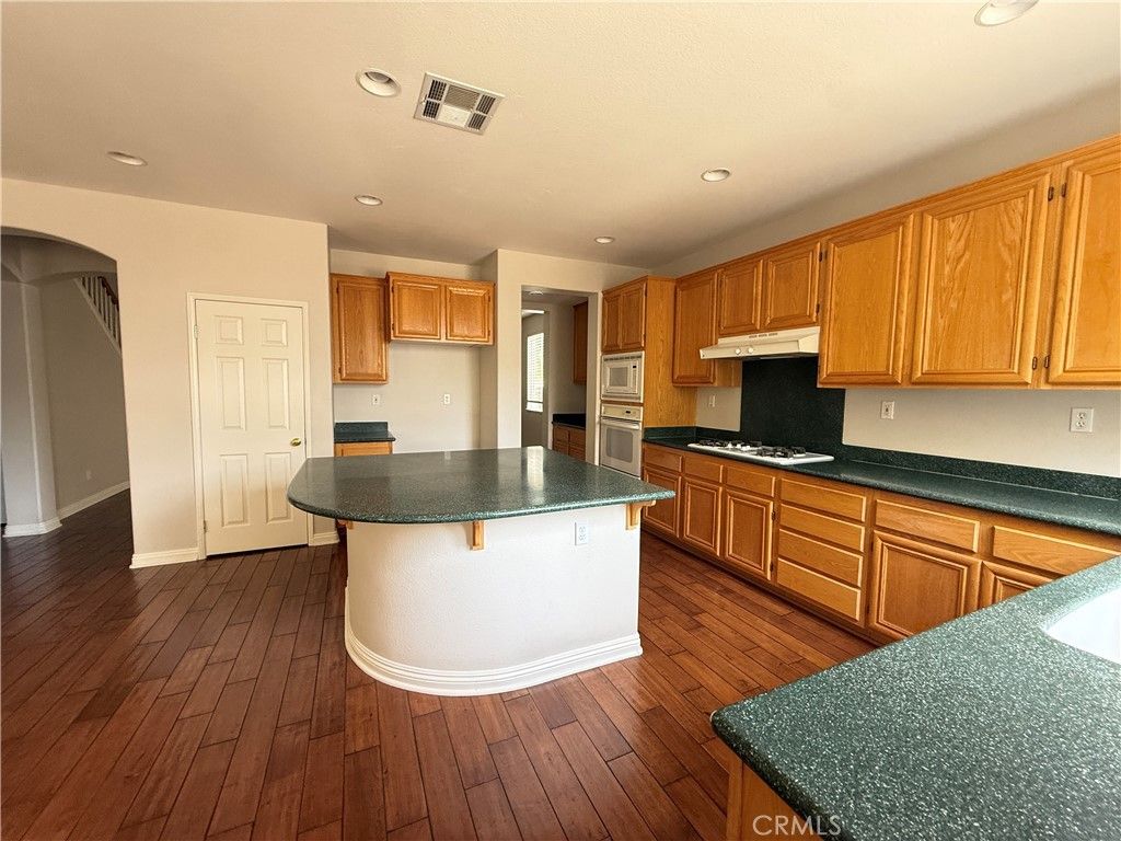 Image 6 of property listing at 38218 Clera Creek St., Murrieta, CA 92562