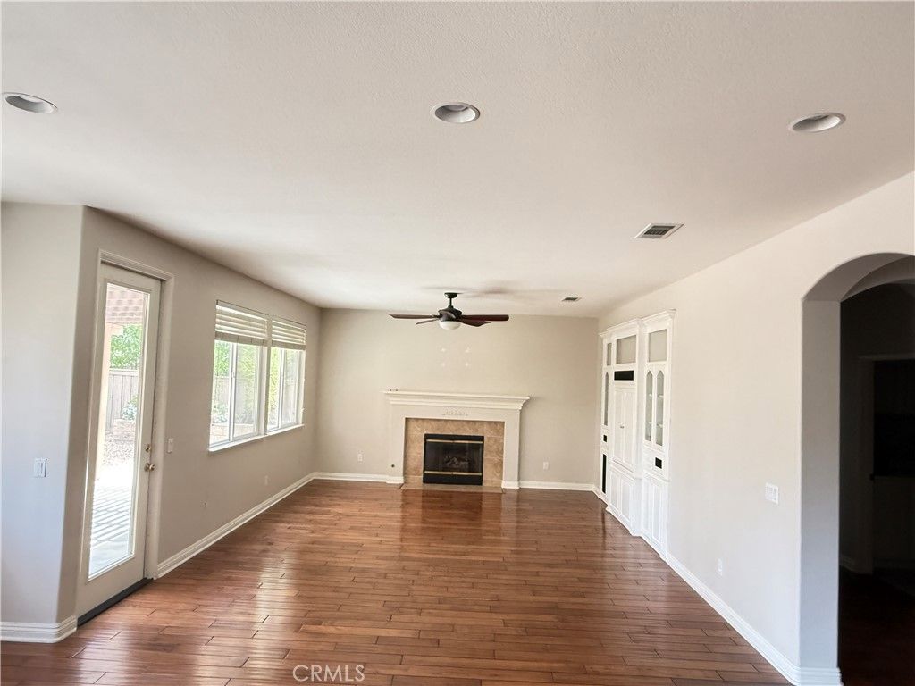 Image 7 of property listing at 38218 Clera Creek St., Murrieta, CA 92562