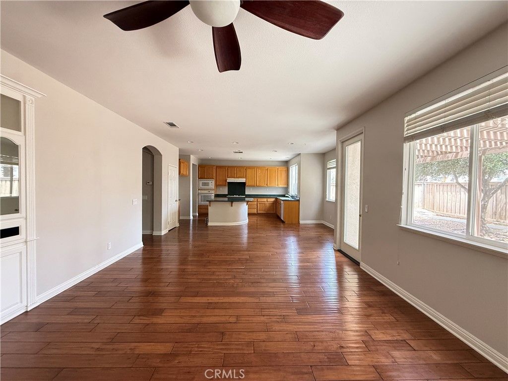 Image 9 of property listing at 38218 Clera Creek St., Murrieta, CA 92562