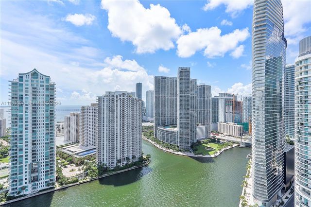 325 S Biscayne Blvd 3721, Miami, FL 33131