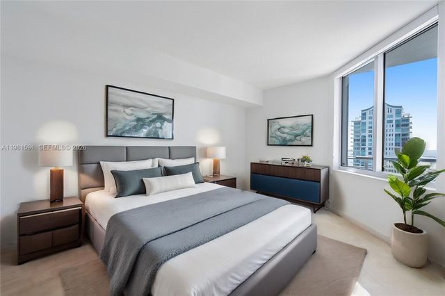 325 S Biscayne Blvd 3721, Miami, FL 33131