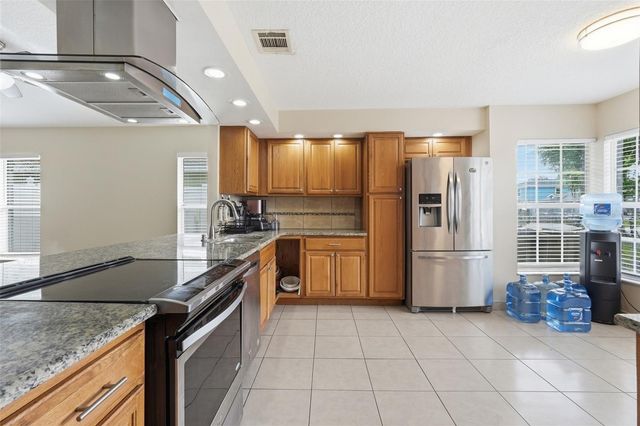 140 SEABREEZE CIRCLE, Kissimmee, FL 34743