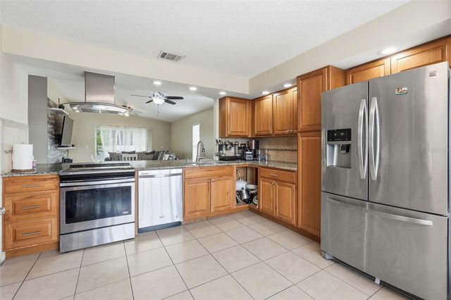 140 SEABREEZE CIRCLE, Kissimmee, FL 34743