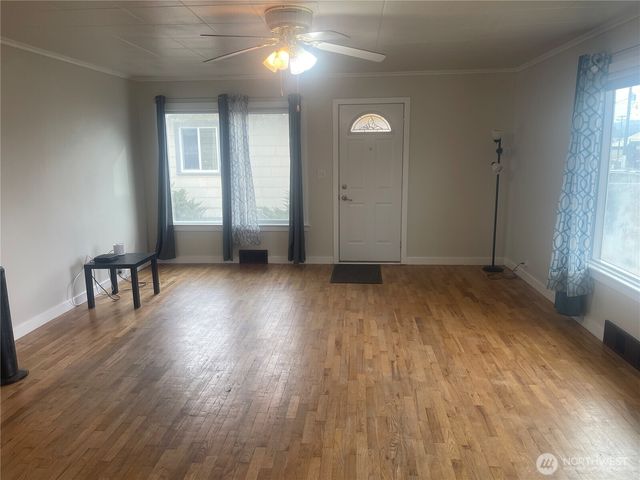 18 Cherry Avenue W, Omak, WA 98841