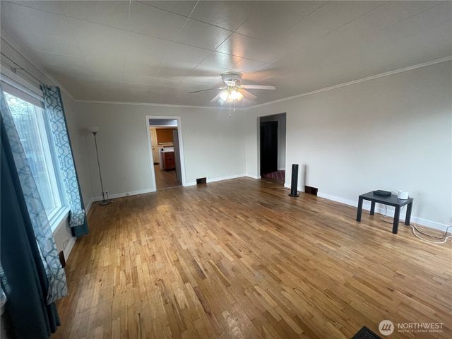 18 Cherry Avenue W, Omak, WA 98841