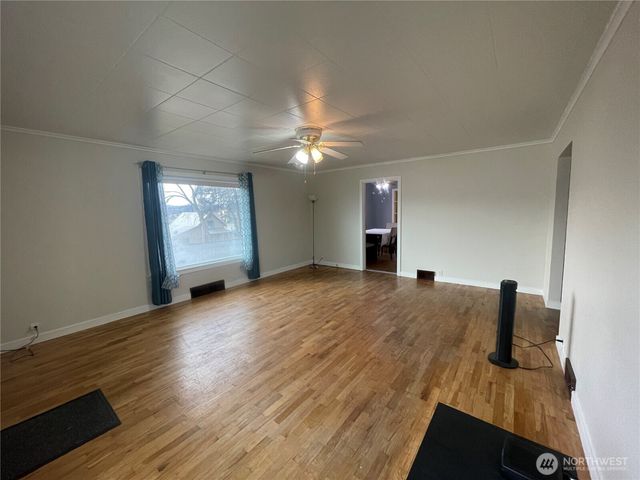 18 Cherry Avenue W, Omak, WA 98841