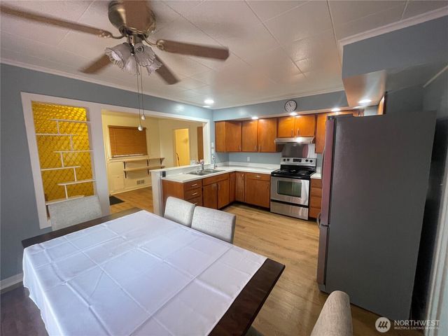 18 Cherry Avenue W, Omak, WA 98841