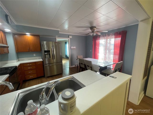 18 Cherry Avenue W, Omak, WA 98841