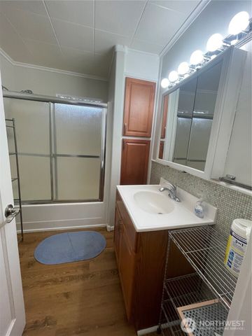 18 Cherry Avenue W, Omak, WA 98841