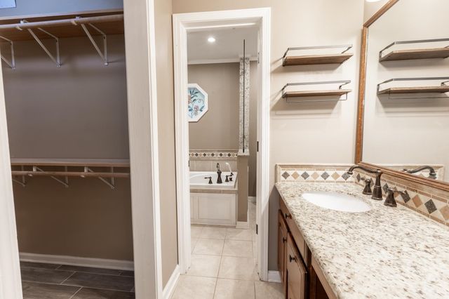 245 Acadia Dr, Raceland, LA 70394