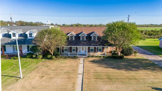 245 Acadia Dr, Raceland, LA 70394