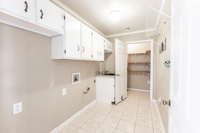 245 Acadia Dr, Raceland, LA 70394