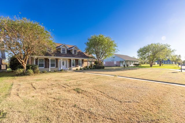 245 Acadia Dr, Raceland, LA 70394