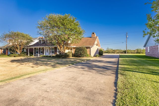 245 Acadia Dr, Raceland, LA 70394