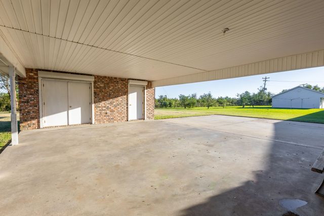 245 Acadia Dr, Raceland, LA 70394
