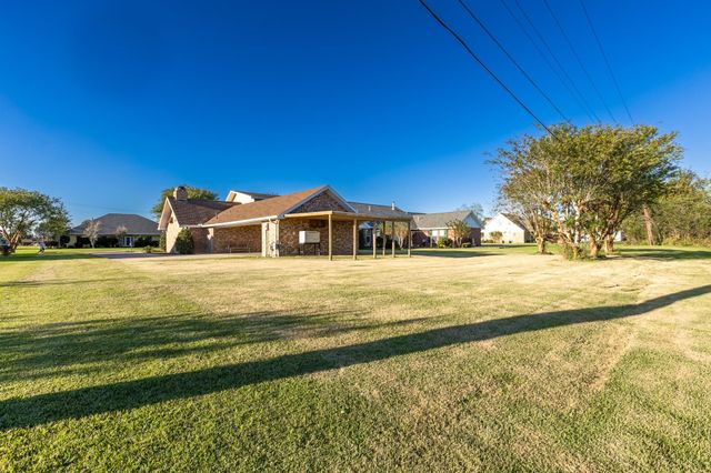 245 Acadia Dr, Raceland, LA 70394