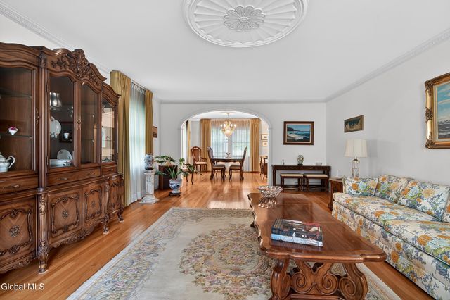 888 Meadow Lane, Niskayuna, NY 12309