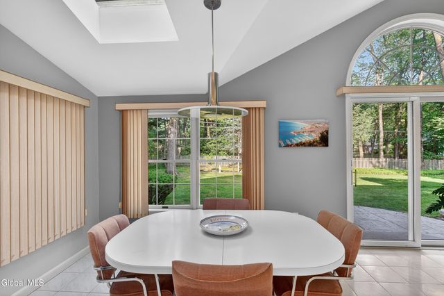 888 Meadow Lane, Niskayuna, NY 12309
