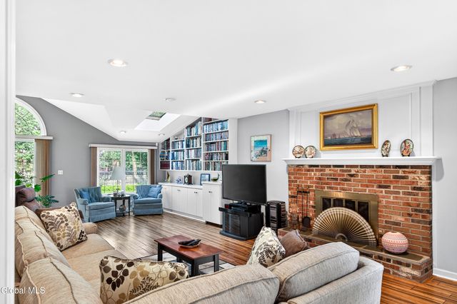 888 Meadow Lane, Niskayuna, NY 12309