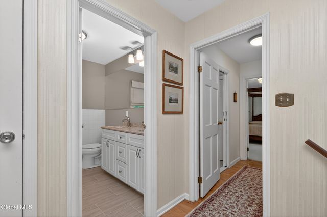 888 Meadow Lane, Niskayuna, NY 12309