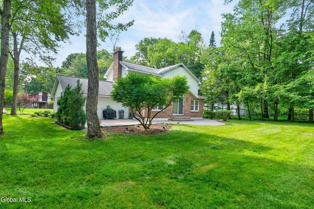 888 Meadow Lane, Niskayuna, NY 12309