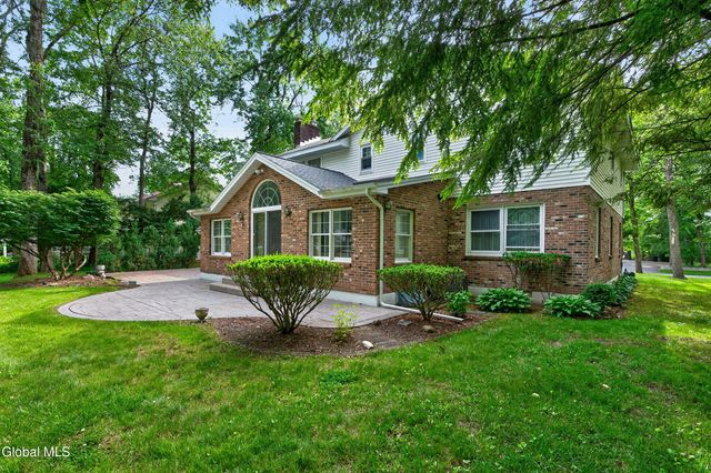 888 Meadow Lane, Niskayuna, NY 12309