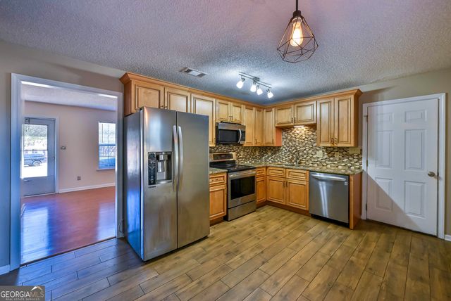 2802 Stonewater Drive, Albany, GA 31721