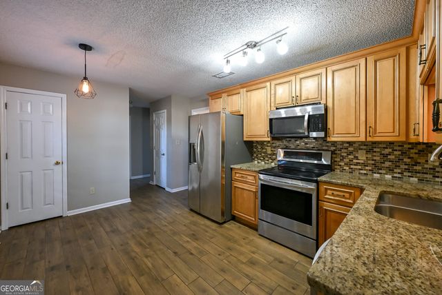 2802 Stonewater Drive, Albany, GA 31721