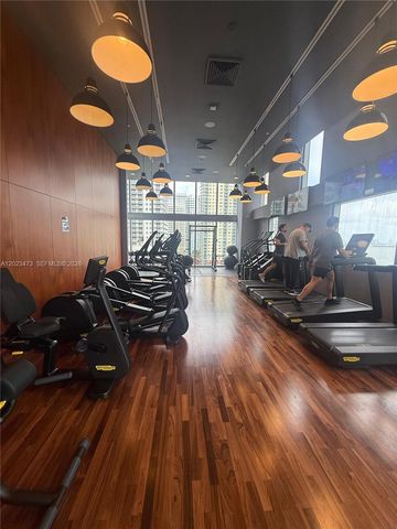 1300 Brickell Bay Dr 707, Miami, FL 33131