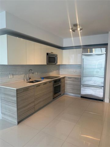 1300 Brickell Bay Dr 707, Miami, FL 33131