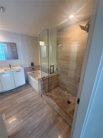 1300 Brickell Bay Dr 707, Miami, FL 33131