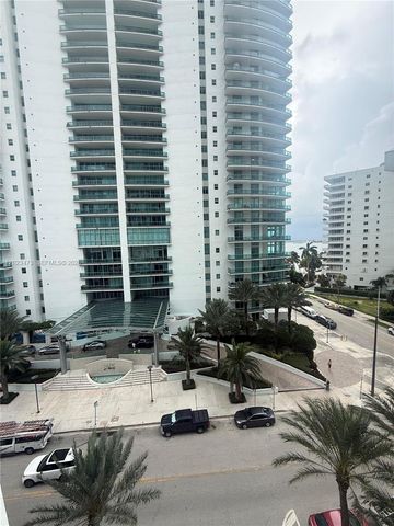 1300 Brickell Bay Dr 707, Miami, FL 33131