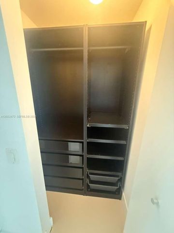 1300 Brickell Bay Dr 707, Miami, FL 33131