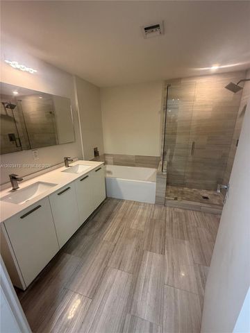 1300 Brickell Bay Dr 707, Miami, FL 33131