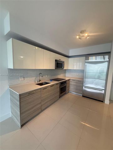 1300 Brickell Bay Dr 707, Miami, FL 33131