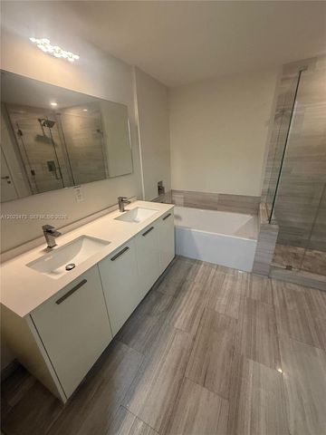 1300 Brickell Bay Dr 707, Miami, FL 33131