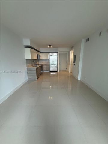 1300 Brickell Bay Dr 707, Miami, FL 33131