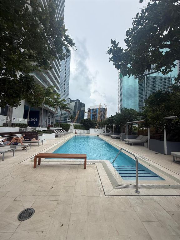 1300 Brickell Bay Dr 707, Miami, FL 33131