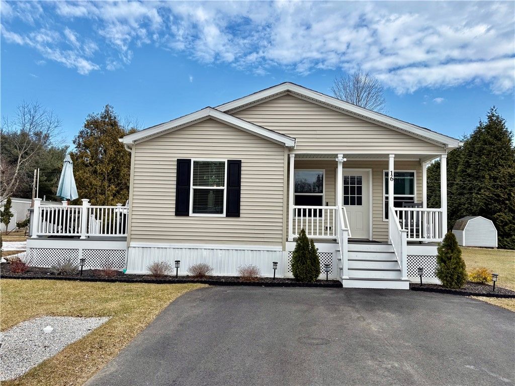 16 Valiant Drive, Coventry, RI 02816