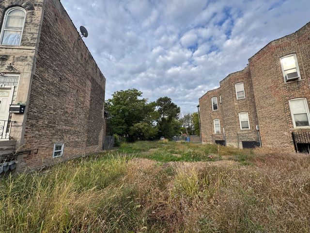 338 N Hamlin Avenue, Chicago, IL 60624