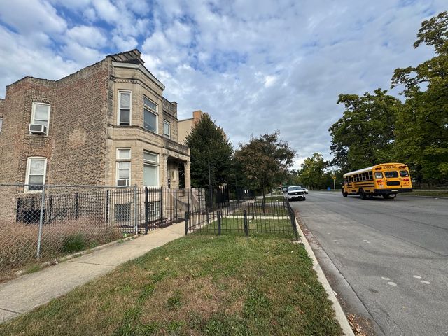 338 N Hamlin Avenue, Chicago, IL 60624