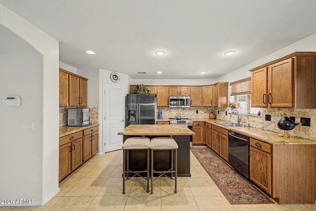 3663 W GOLDMINE MOUNTAIN Drive, San Tan Valley, AZ 85144 — photo 5