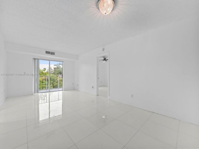 8260 SW 210th St 211, Cutler Bay, FL 33189
