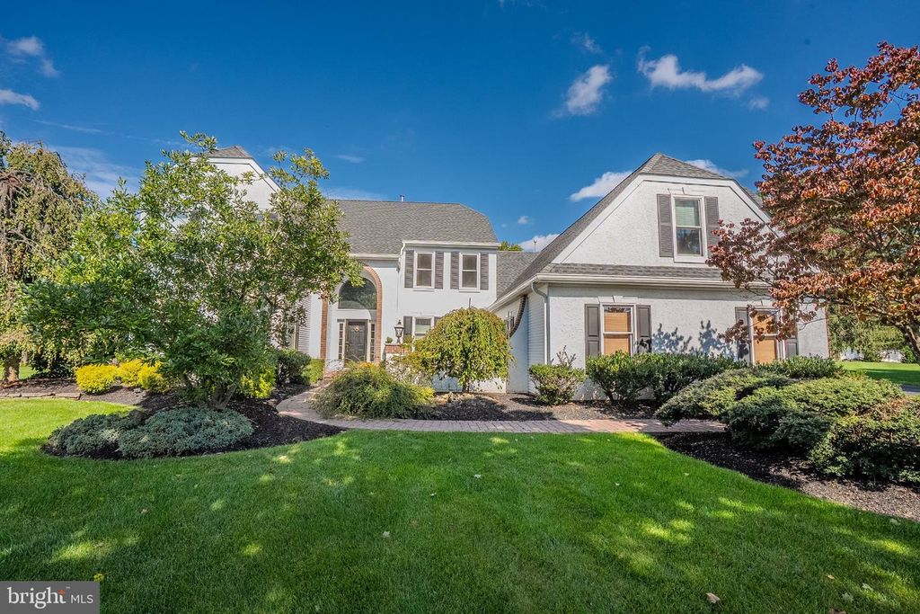 7 BUNTING CT, CRANBURY, NJ 08512 — exterior