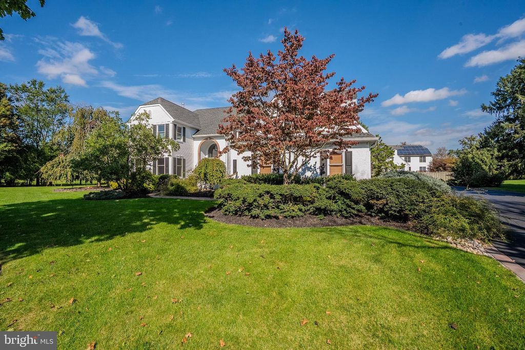 7 BUNTING CT, CRANBURY, NJ 08512 — photo 2