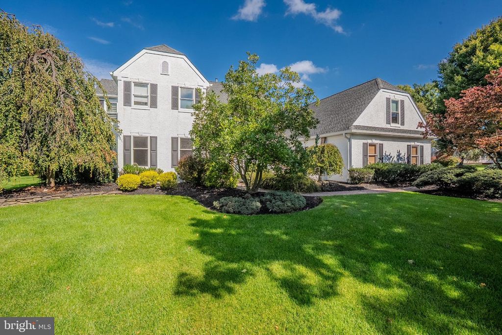 7 BUNTING CT, CRANBURY, NJ 08512 — photo 4